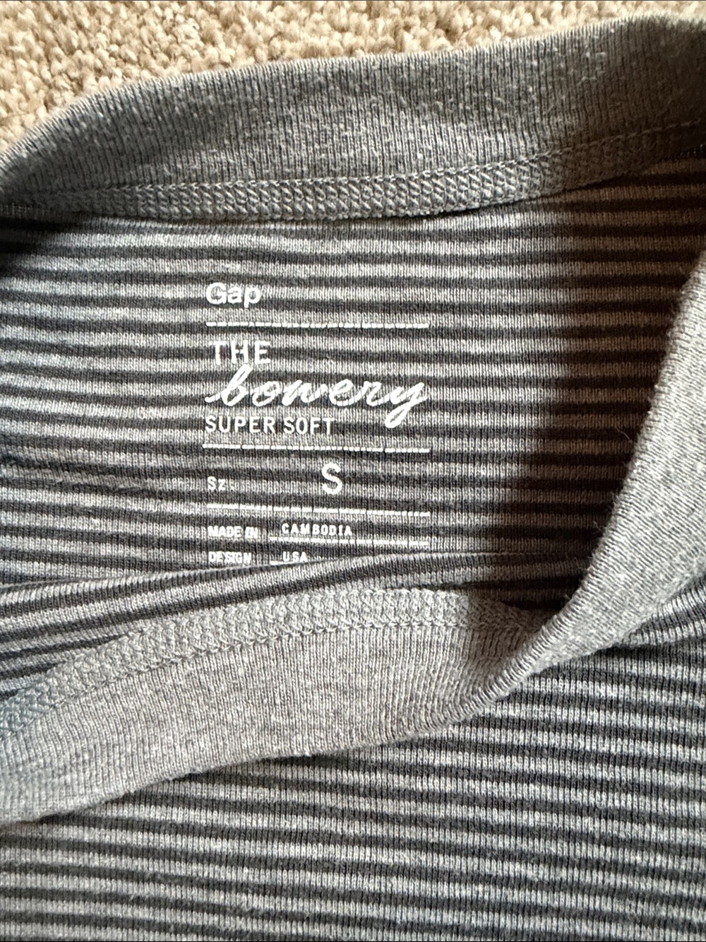 GAP Women's Long Sleeve Crewneck Tee in Gray and Black Thin Stripes - Picture 2 of 2